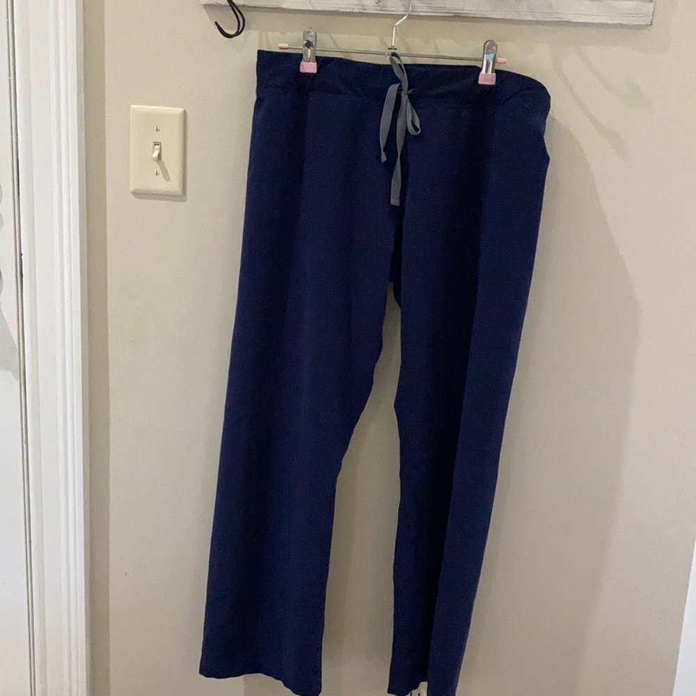 Figs Livingston medium petite scrub pants